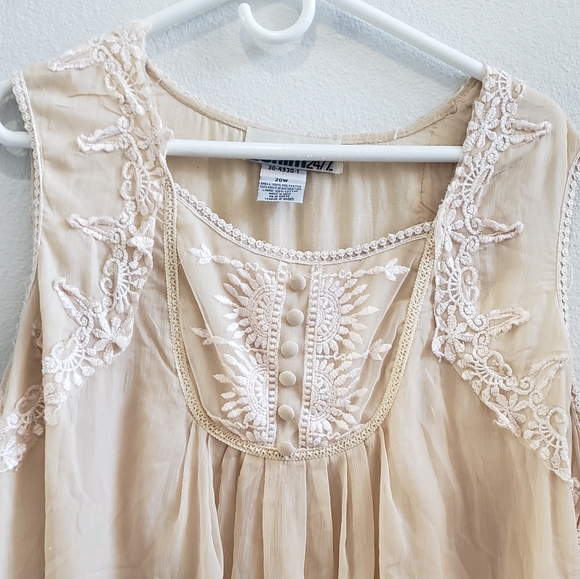 Sleeveless Ivory blouse with detailed lace trim, size 20W - Picture 4 of 4